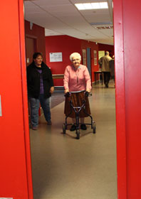 Une porte sépare les deux structures...